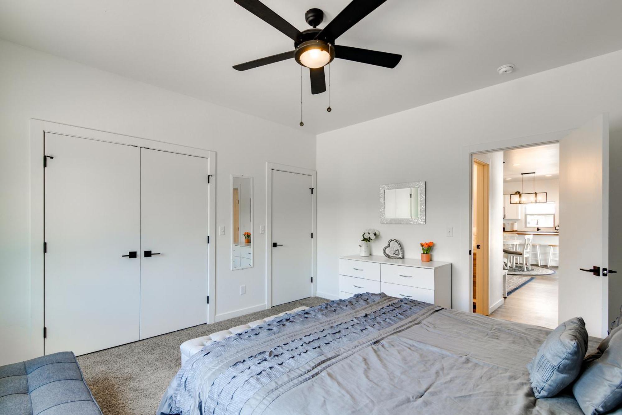 Apartment Lakefront Escape Near Hiking Trails *