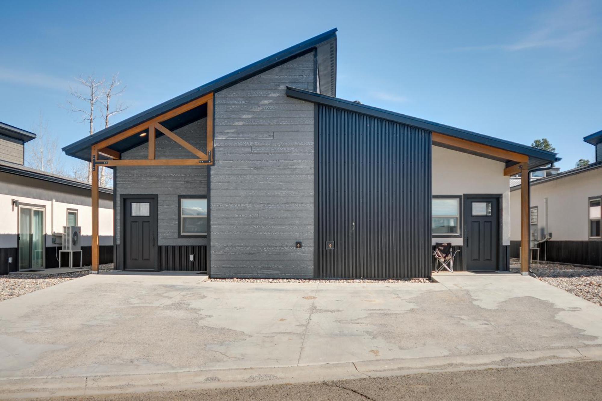 Apartment Lakefront Escape Near Hiking Trails