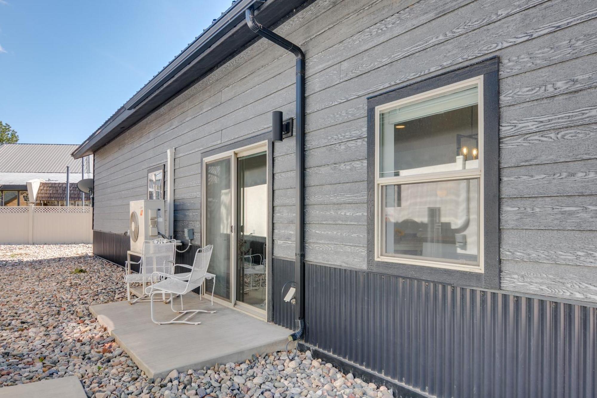 Apartment Lakefront Escape Near Hiking Trails